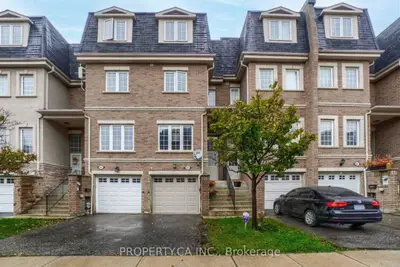 Condo Townhouse in Mississauga