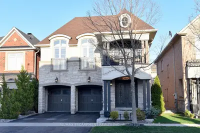 Detached in Burlington