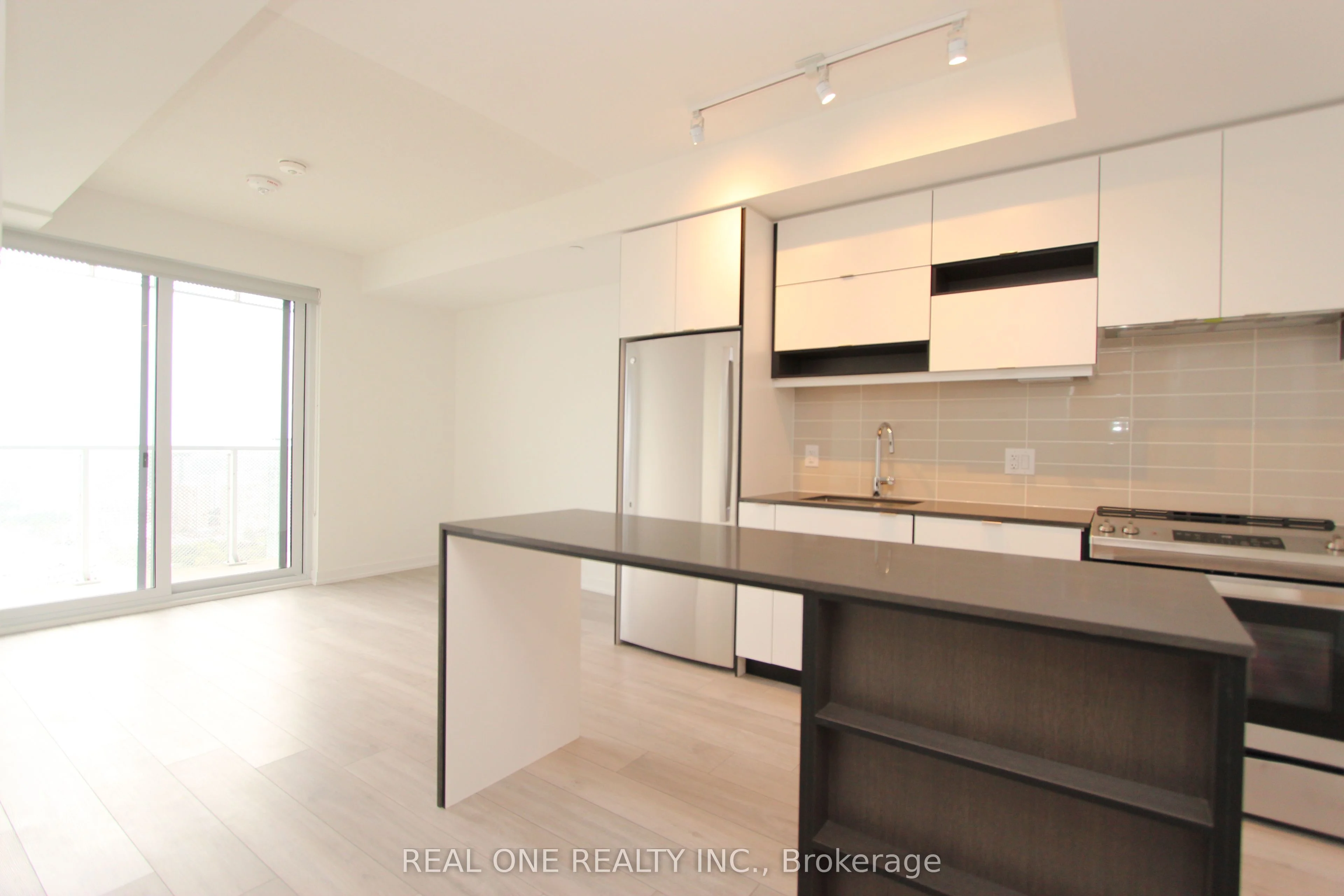 4065 Confederation Parkway 3807, Mississauga, ON L5B 0L4