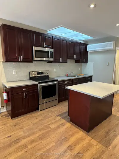 2420 Bloor Street W Upper, Toronto W02, On M6s 1p9