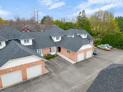 Condo Townhouse in Burlington