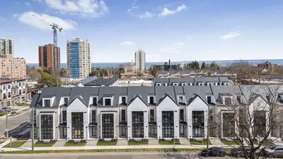 2272 Sovereign Street, Oakville, On L6l 0h9