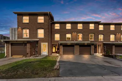 Condo Townhouse in Brampton
