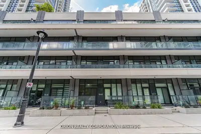 4055 Parkside Village Drive Th16, Mississauga, On L5b 0k8