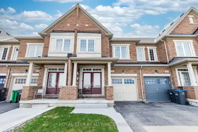 Att/Row/Townhouse in Brampton