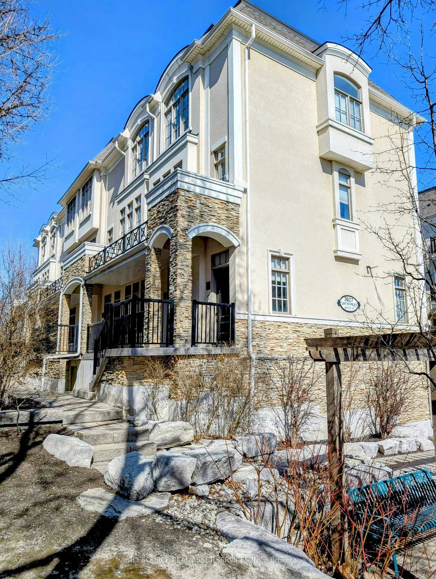 3077 Cawthra Road 16, Mississauga, ON L5A 2X4
