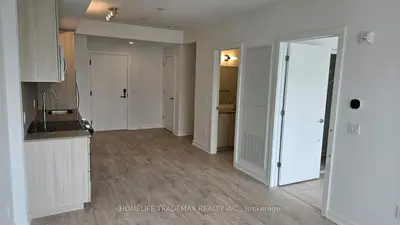 Condo Apartment in Milton