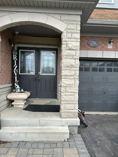 Att/Row/Townhouse in Brampton
