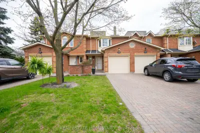 Condo Townhouse in Oakville