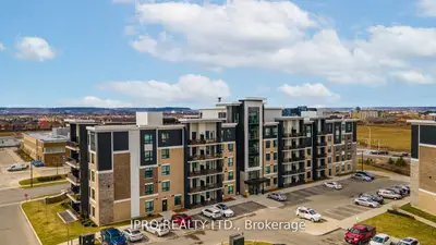 Condo Apartment in Milton
