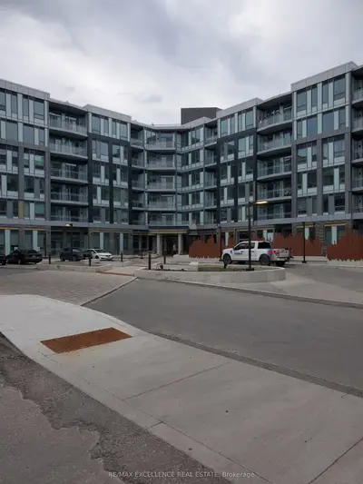 Common Element Condo in Oakville