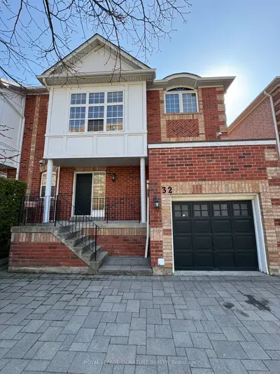 Condo Townhouse in Mississauga