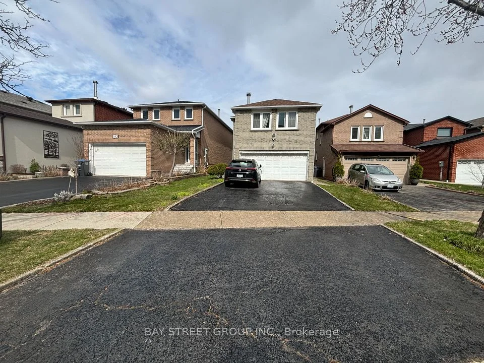 141 Surbray Grove Bsmt, Mississauga, ON L5B 2E2