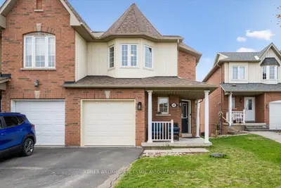 Att/Row/Townhouse in Oakville