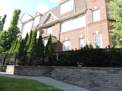 Condo Townhouse in Mississauga