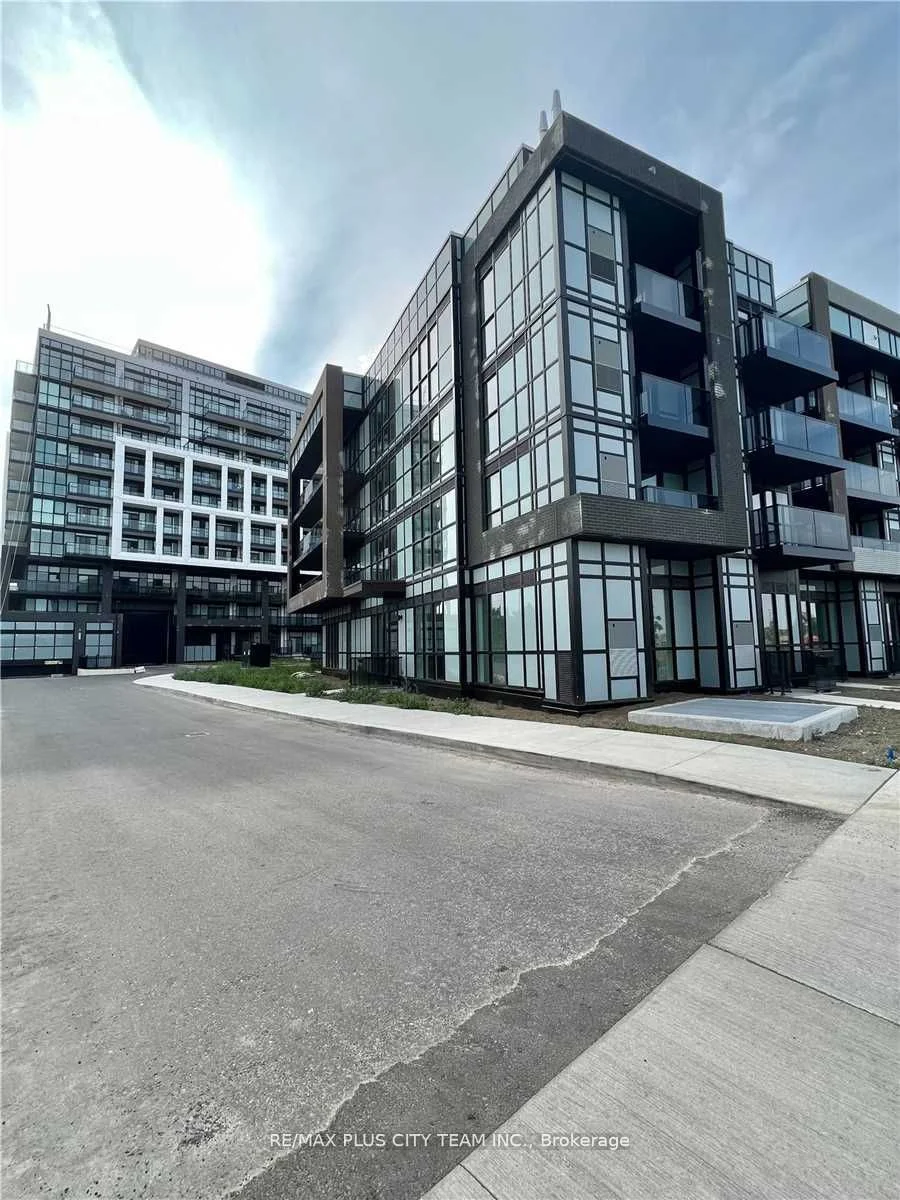 60 George Butchart Drive 712, Toronto W05, On M3k 0c9