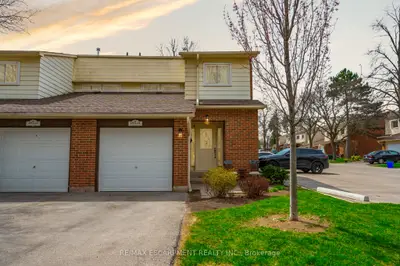 Condo Townhouse in Burlington