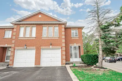 Condo Townhouse in Brampton