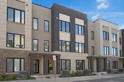 Condo Townhouse in Burlington