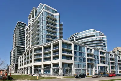 58 Marine Parade Drive 429, Toronto W06, On M8v 4g1