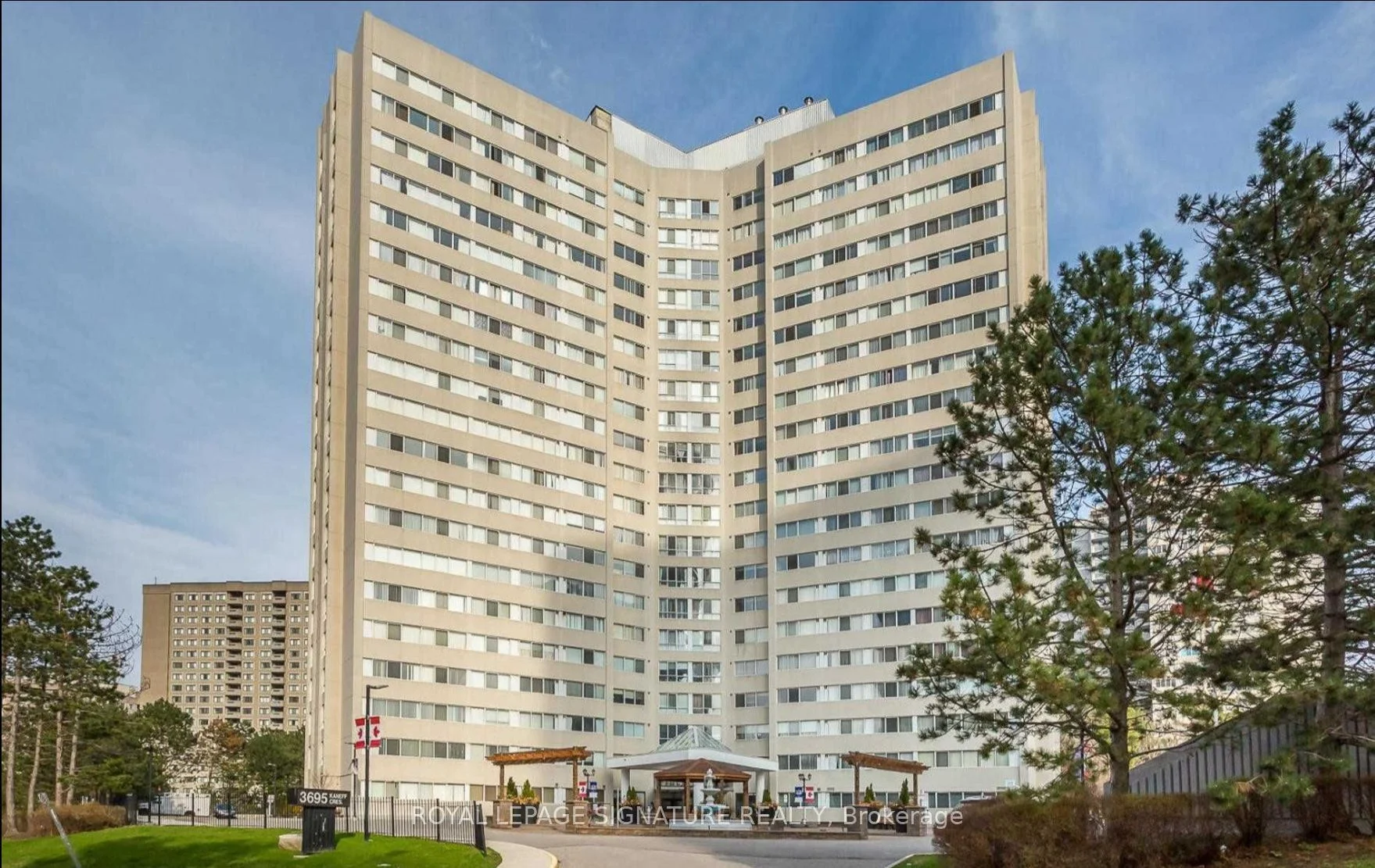 3695 Kaneff Crescent 410, Mississauga, ON L5A 4B6