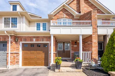 Att/Row/Townhouse in Burlington