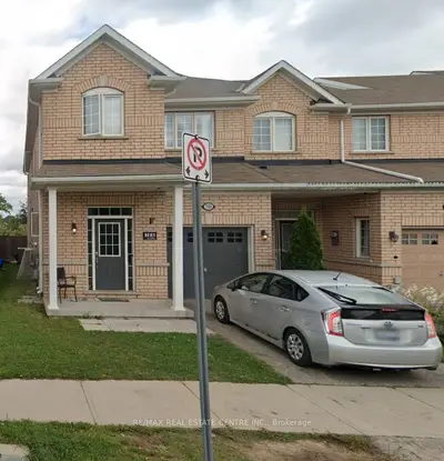 Att/Row/Townhouse in Milton
