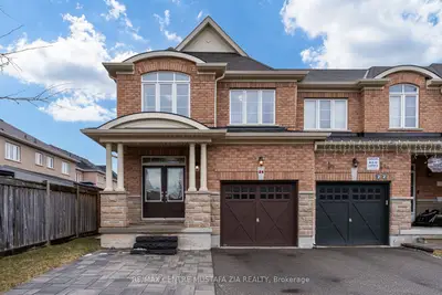 Att/Row/Townhouse in Milton