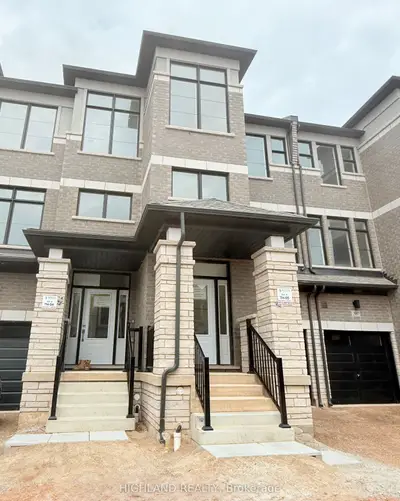 Att/Row/Townhouse in Oakville