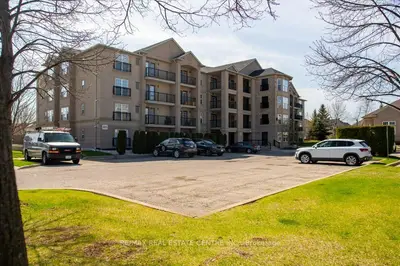 Condo Apartment in Milton
