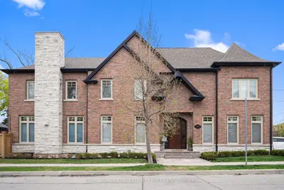 546 Prince Edward Drive N, Toronto W08, On M8x 2m7