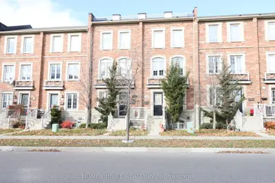 Att/Row/Townhouse in Toronto