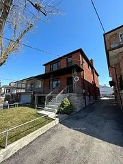 17 Alyward Street Upper, Toronto W04, On M6m 3l3