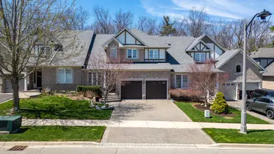 Att/Row/Townhouse in Oakville