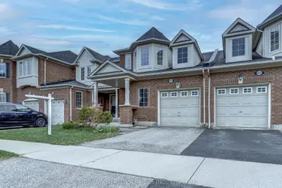 Att/Row/Townhouse in Milton
