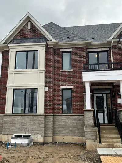 Att/Row/Townhouse in Brampton