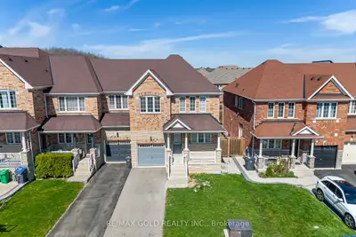 Att/Row/Townhouse in Brampton