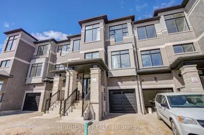 Att/Row/Townhouse in Oakville