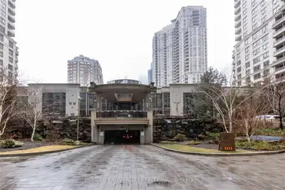 Condo Apartment in Mississauga