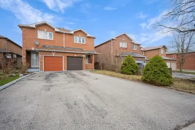 Semi-Detached in Mississauga