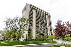 820 Burnhamthorpe Road #2210, Toronto W08, On M9c 4w2