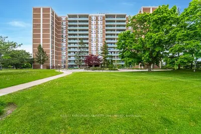44 Longbourne Drive 1212, Toronto W09, On M9r 2m7