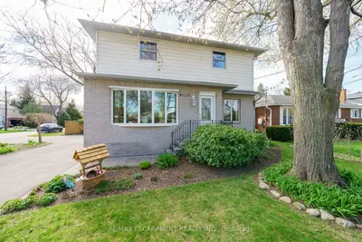 Detached in Burlington