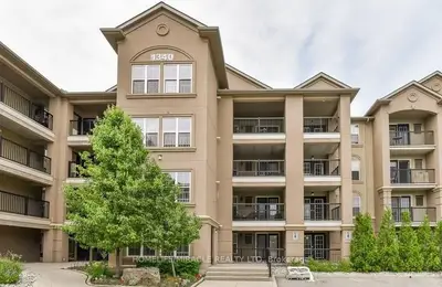Condo Apartment in Milton