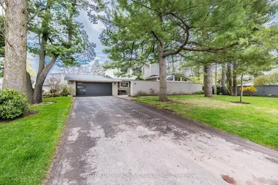 Detached in Burlington