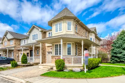 Att/Row/Townhouse in Burlington