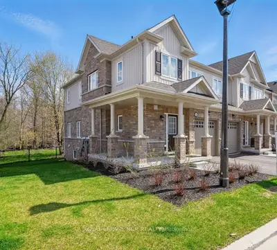 Att/Row/Townhouse in Brampton