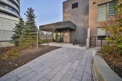 Condo Townhouse in Mississauga