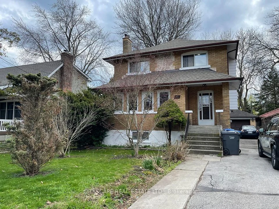16 Oakwood Avenue N, Mississauga, ON L5G 3L7