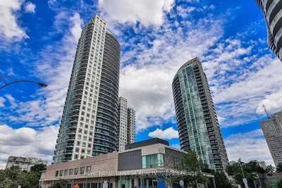 Condo Apartment in Mississauga